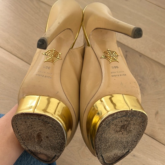 Charlotte Olympia sling back pumps with gold platform - Picture 4 of 5